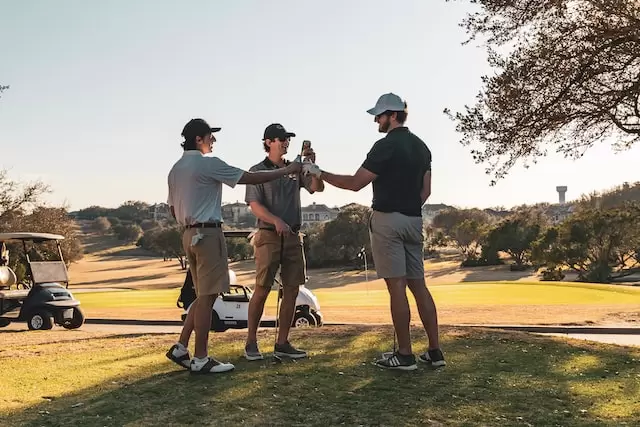 image of friends playing golf at Round Rock TX golf course